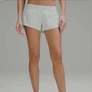 Speed Up Low-Rise Lined Shorts 2.5”